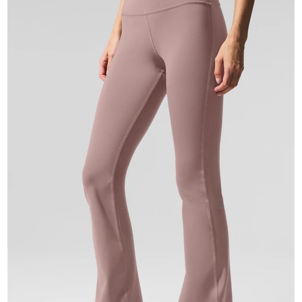 ALO Yoga Airbrush High waist 7/8 Bootcut Leggings (Mars Clay).